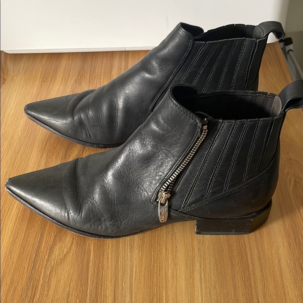 Siegerson Morrison Sleek Black Ankle Booties with Pointed Toe and Low Heel